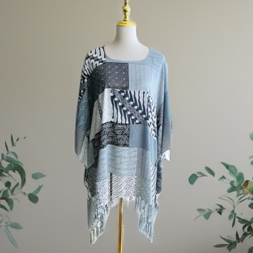 0142/ Gray Batik Rayon Poncho, Bohemian Kaftan Top, Modern Apparel, Black , Cove